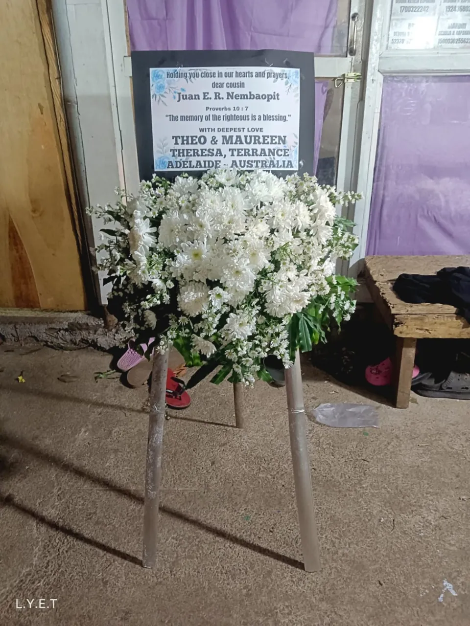 Krans Putih Daun Hijau