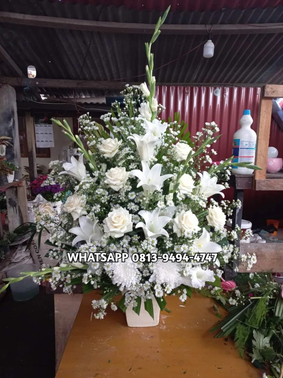 Bunga Meja Lili Mawar Putih