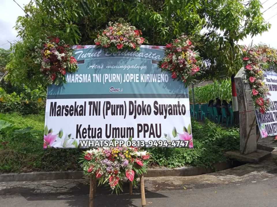 Papan Duka Cita Biru Empat Rangkaian Merah