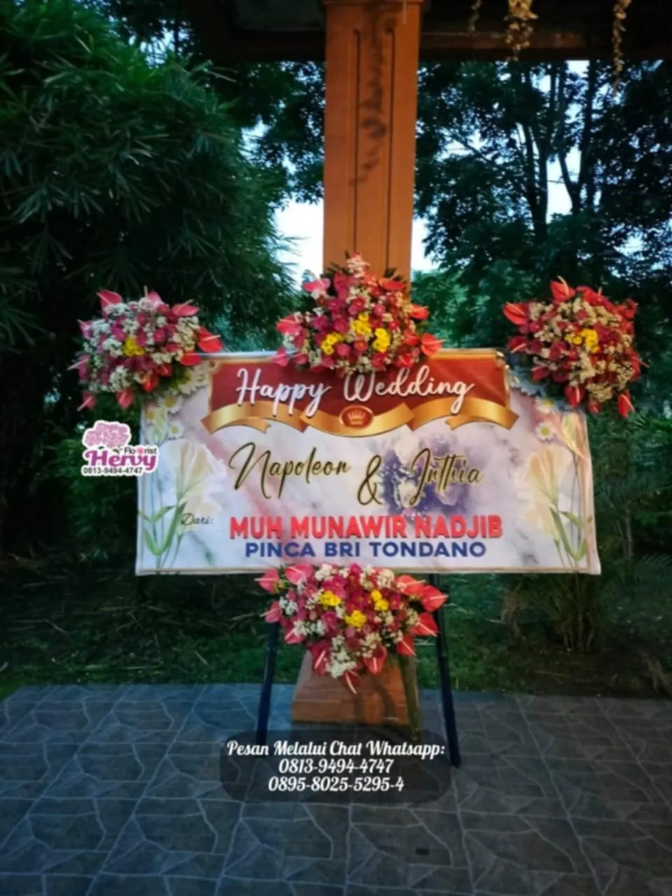 Papan Pernikahan Cream Empat Rangkaian