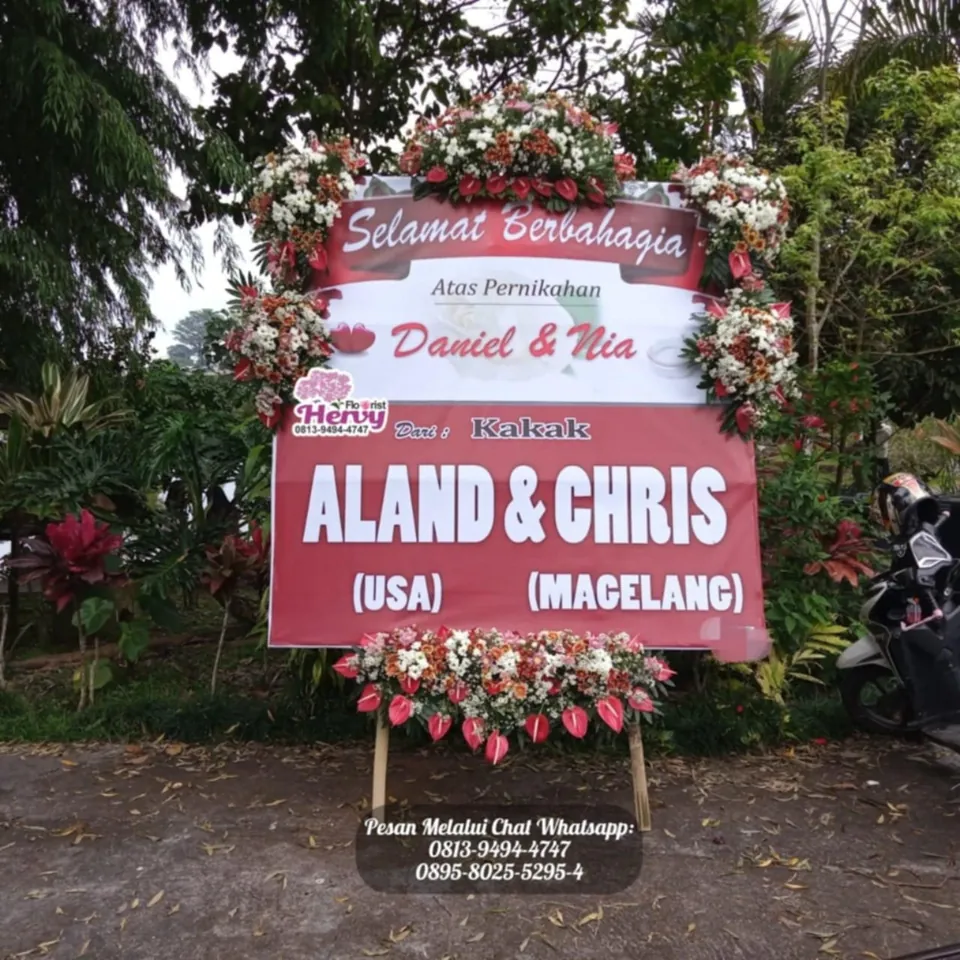 Papan Pernikahan Merah Enam Rangkaian